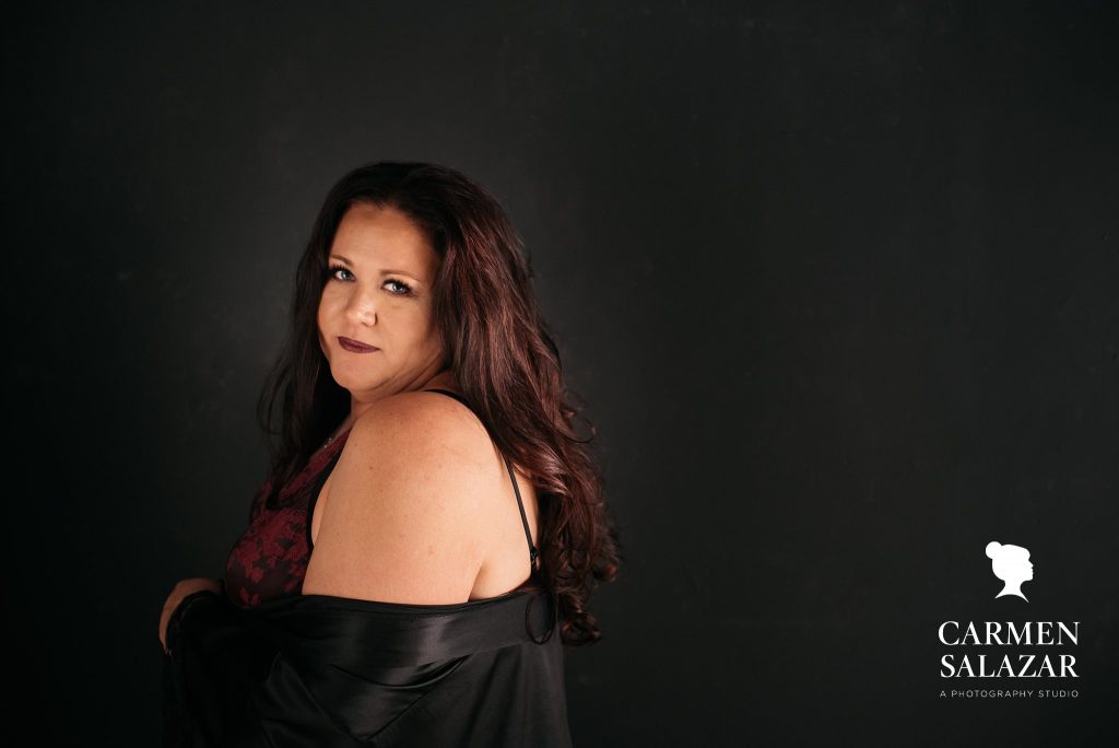 Woman in black robe; boudoir photography by Carmen Salazar