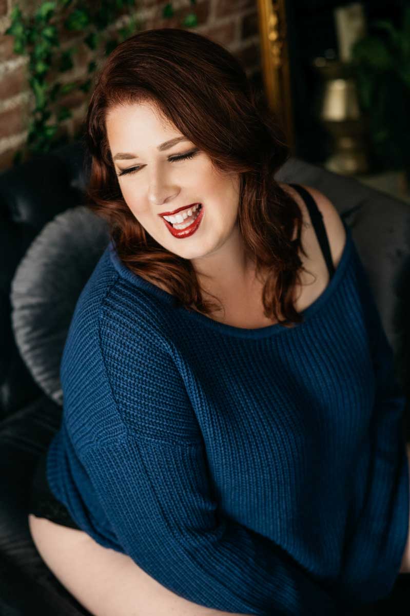 Vintage plus size boudoir beauty, in black robe, Photo by Carmen Salazar