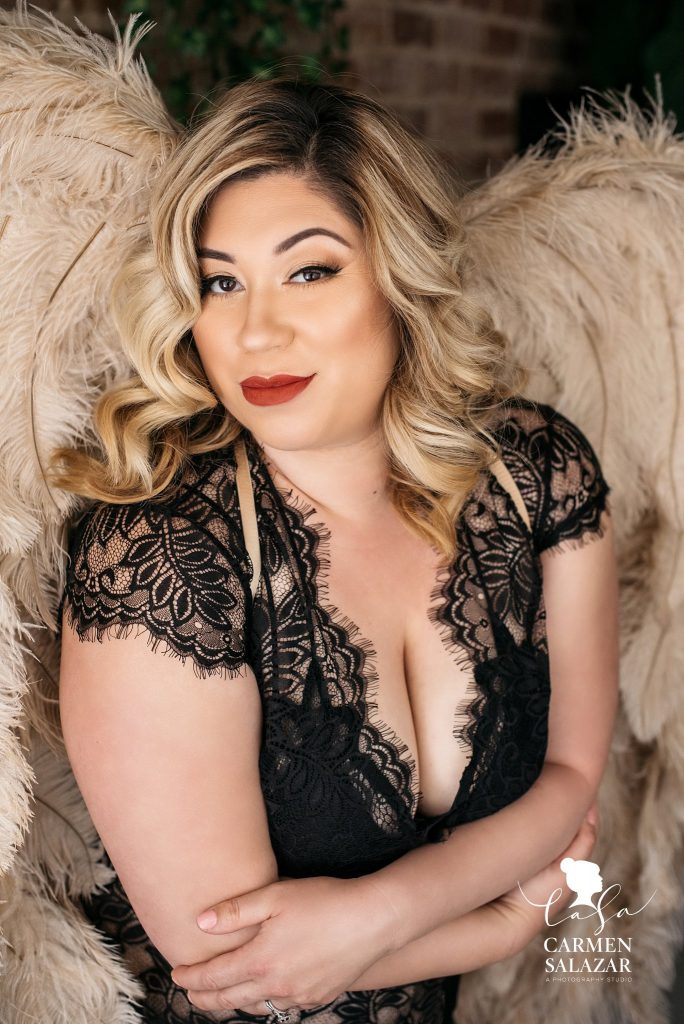 Vintage plus size boudoir, boudoir beauty in black lace lingerie with angel wings, Photo by Carmen Salazar