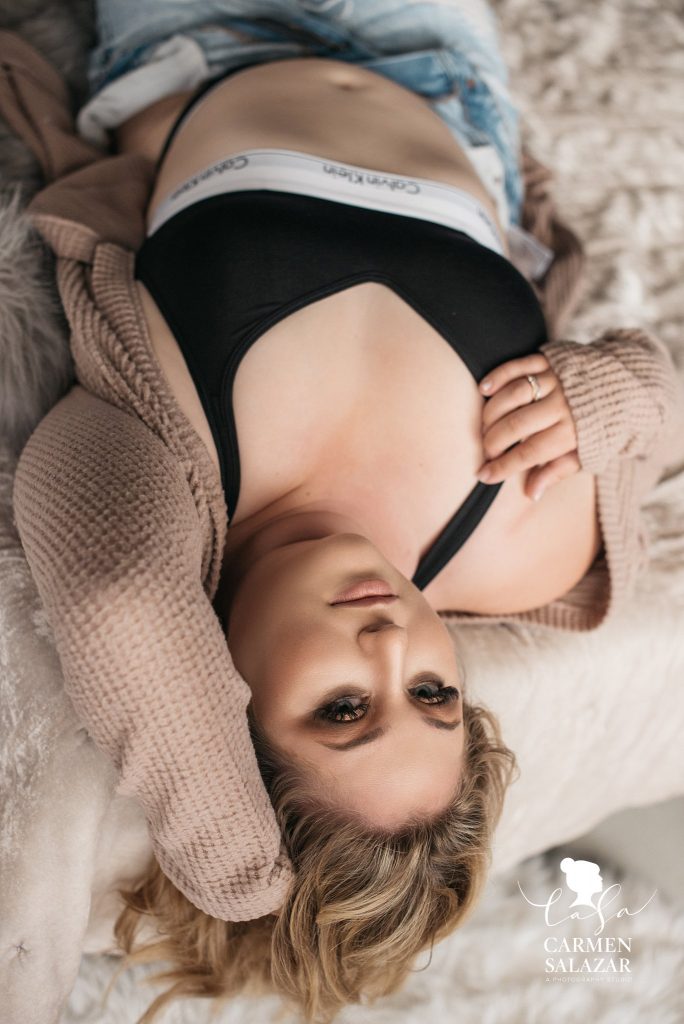 casual boudoir photography by Carmen Salazar; An Uplifting Experience