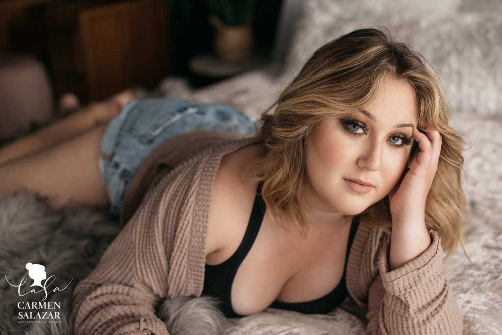 casual boudoir photography by Carmen Salazar; An Uplifting Experience