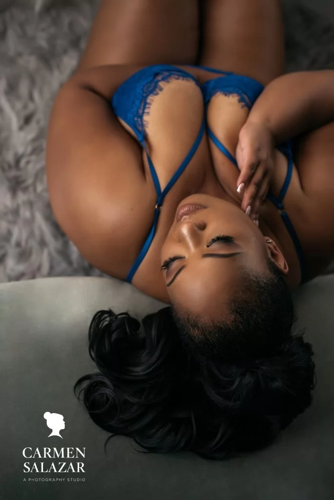 POC curvy gal in blue lingerie, Sacramento Boudoir Photography by Carmen Salazar