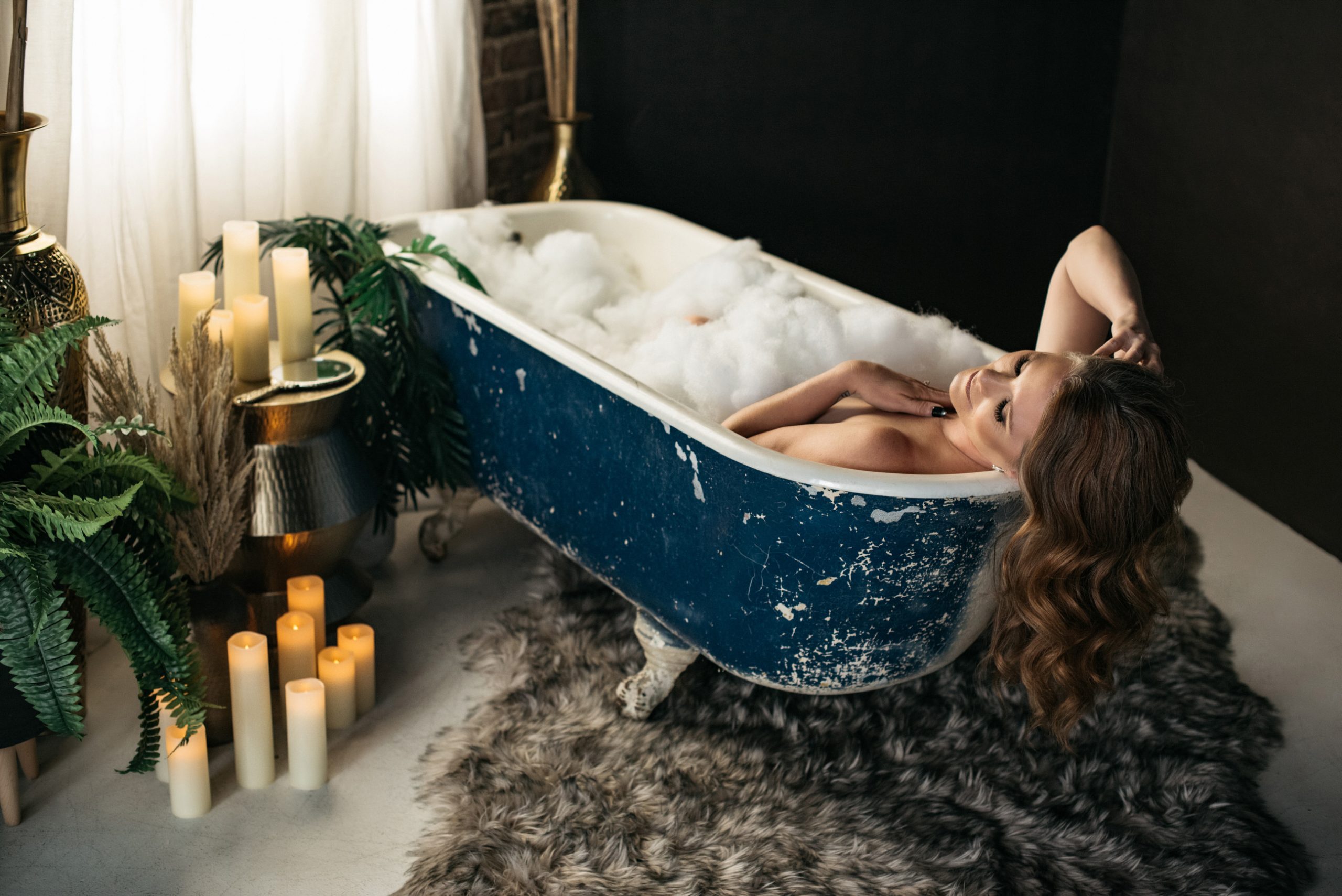 Sacramento Boudoir photos in bathtub