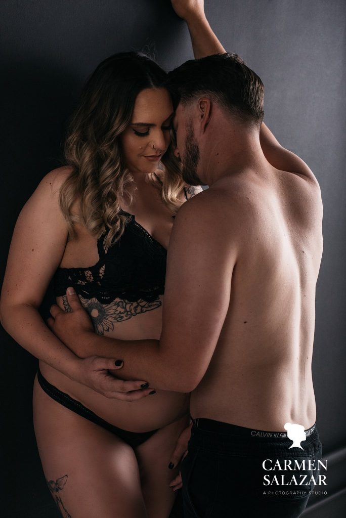 Couple’s Maternity Boudoir Photography by Carmen Salazar