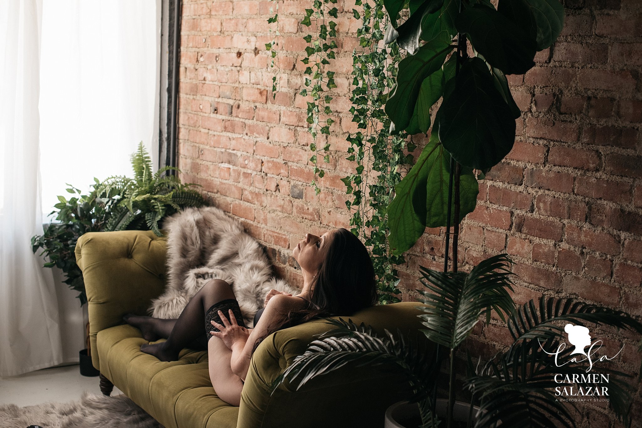 Boudoir photography, living room scene, by Carmen Salazar